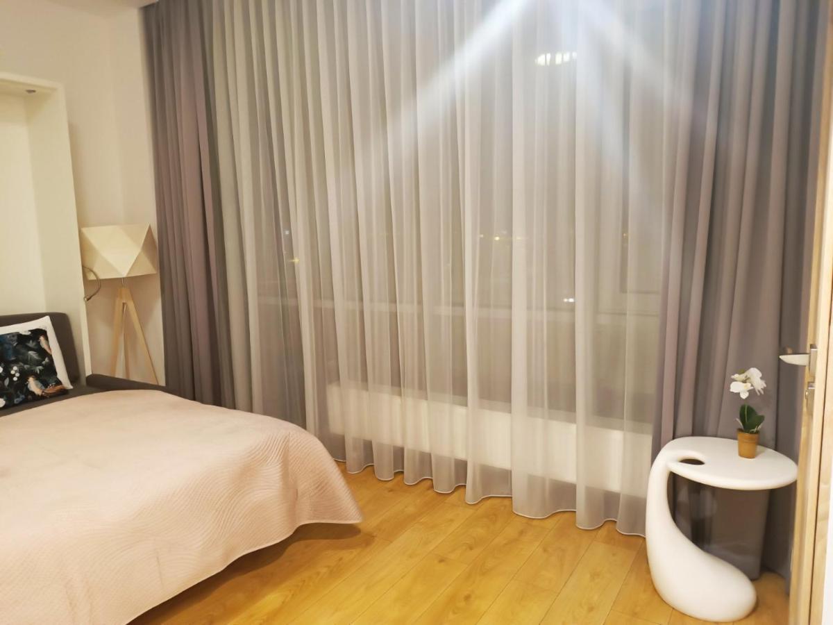 Aleje Jerozolimskie Apartment